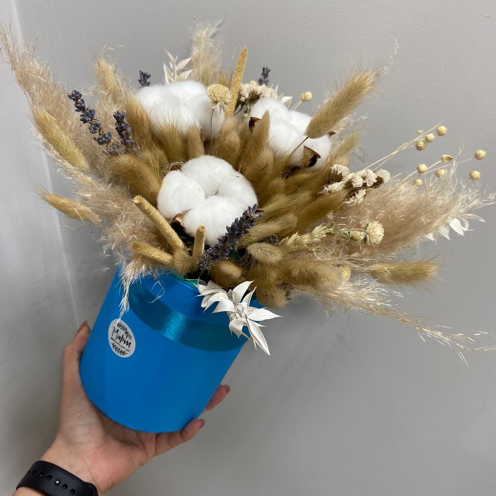 Шляпная коробка с сухоцветами Шляпная коробка с сухоцветами