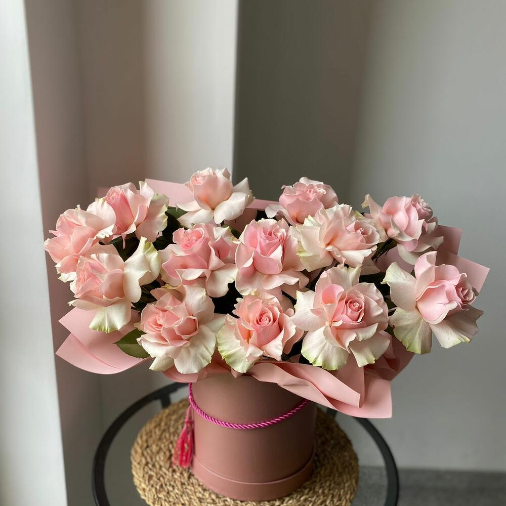 Розовые розы 15 шт в коробке